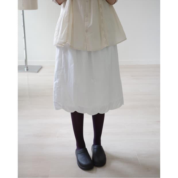 Uniqlo white scallop hem skirt