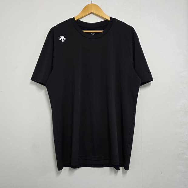 110) 데상트 기능성 반팔티셔츠 블랙