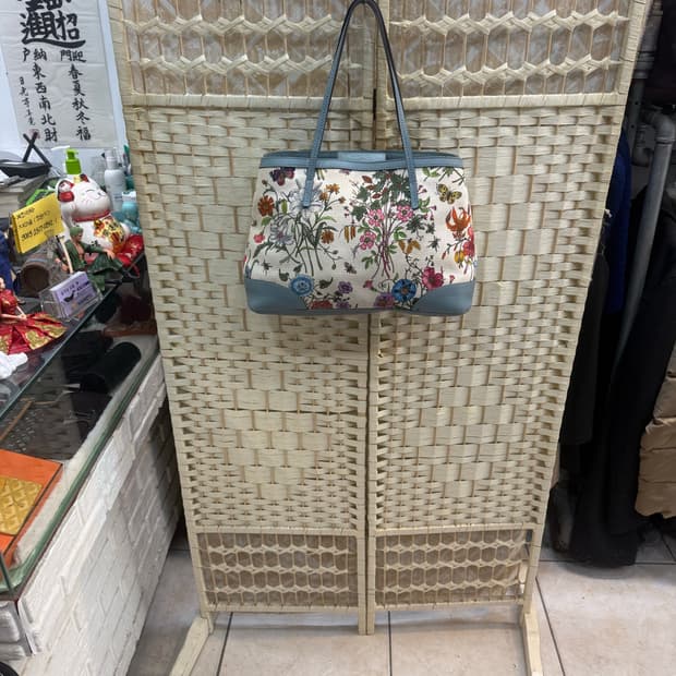 정품 구찌 일본 50주년 한정판 플라워 숄더백 팝니다