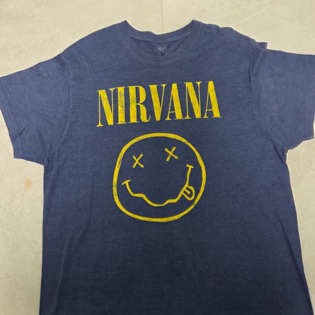 너바나(Nirvana) 빈티지 스마일리 로고 반팔 티셔츠