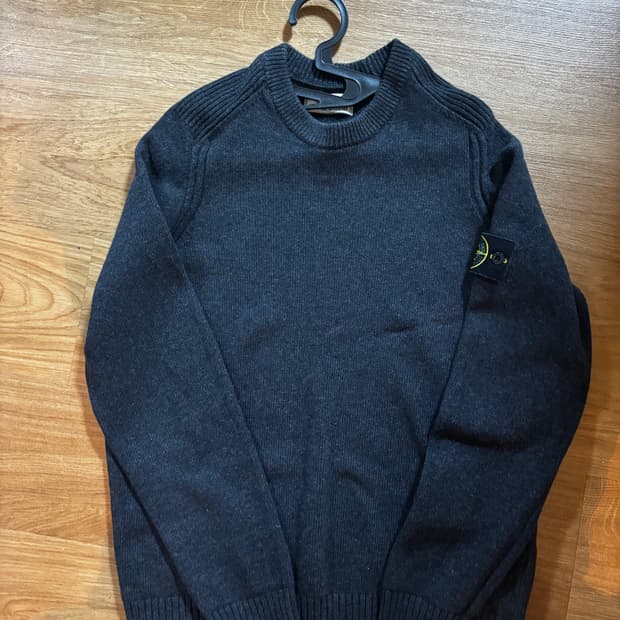 스톤아일랜드 다크 그레이 니트