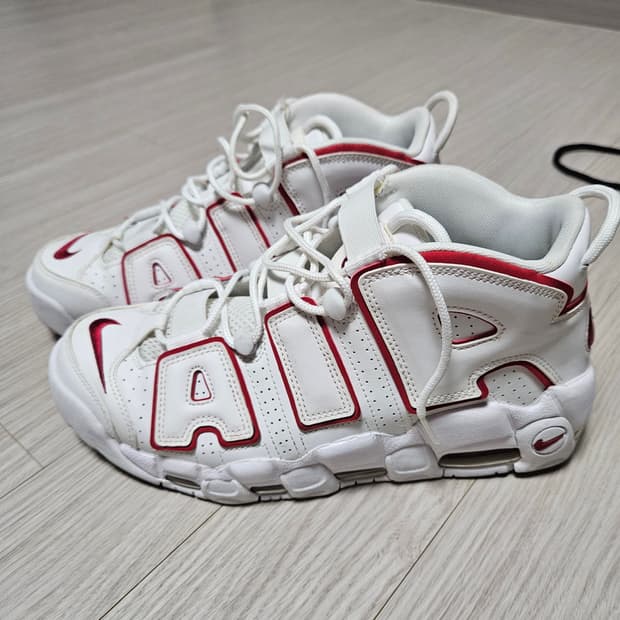 나이키 에어 모어 업템포 바시티레드 275mm