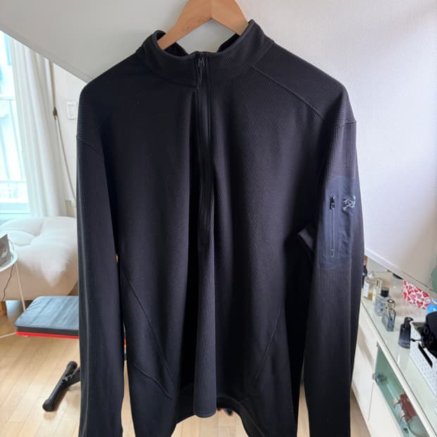 아크테릭스 델타 LT 집업 넥