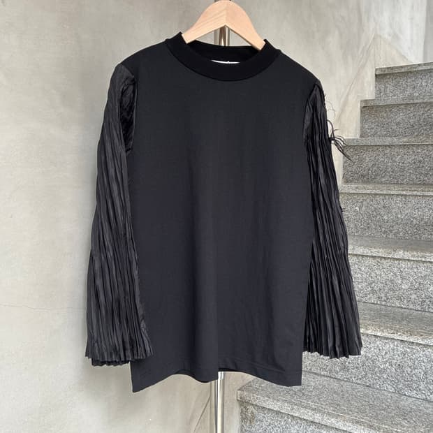 토가 풀라 플리츠 티셔츠