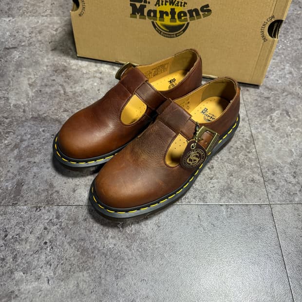 닥터마틴 폴리 브라운 메리제인 220