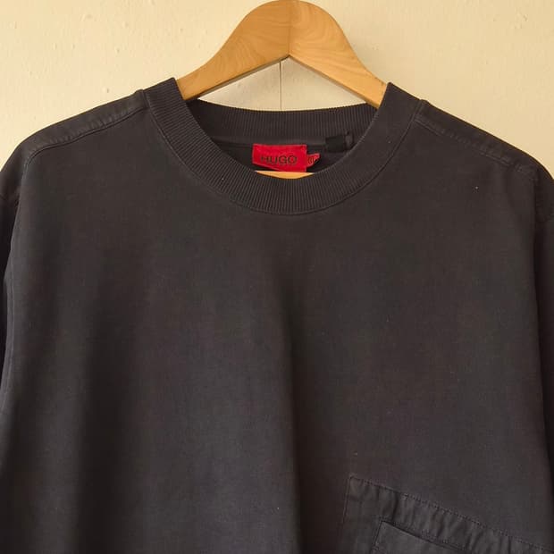 휴고보스 남성 블랙맨투맨티셔츠 L사이즈