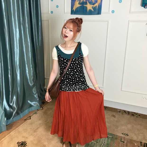 자연스럽게 퍼지는 실루엣이 귀엽고 보헤미안 소녀 무드••🍅✨