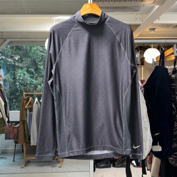 나이키 도트 모크넥 롱슬리브