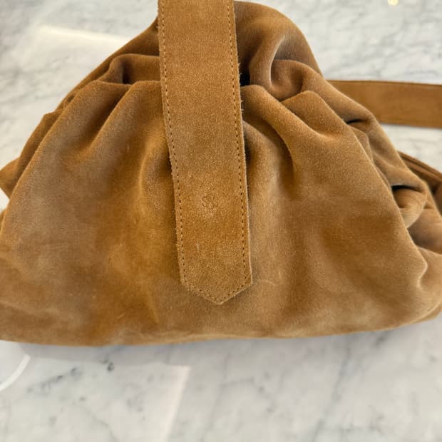 쏭스튜디오 스웨이드 숄더백