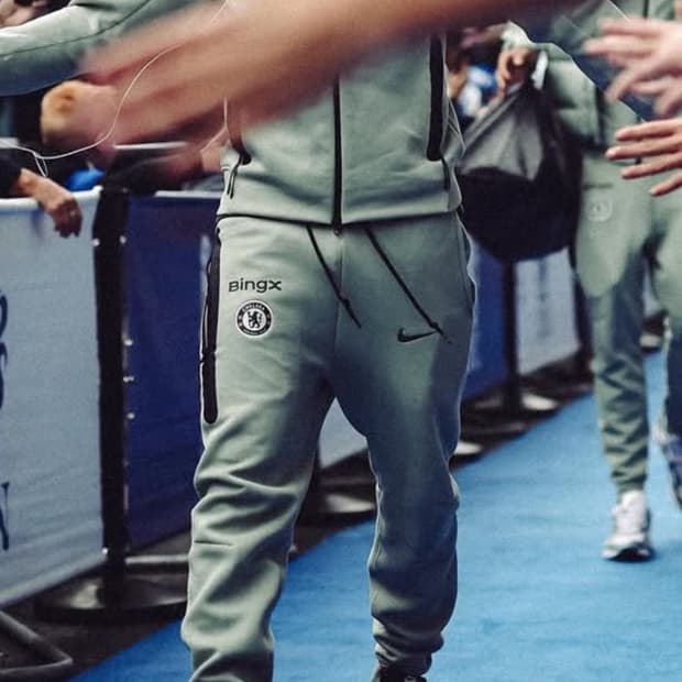 [구매] 25-26 첼시 나이키 테크플리스 후디 및 바지