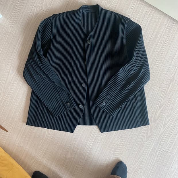 옴므플리세 칼라리스2 블랙 색상 자켓