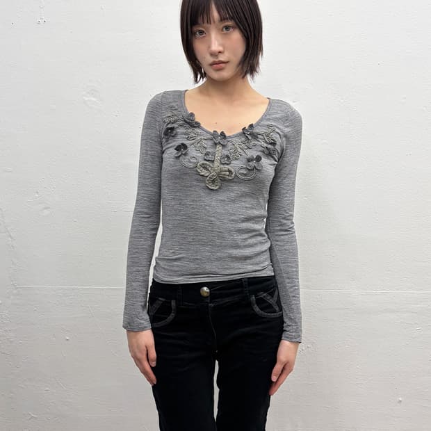 소니아 포튜나 3D 플로럴 자수 탑