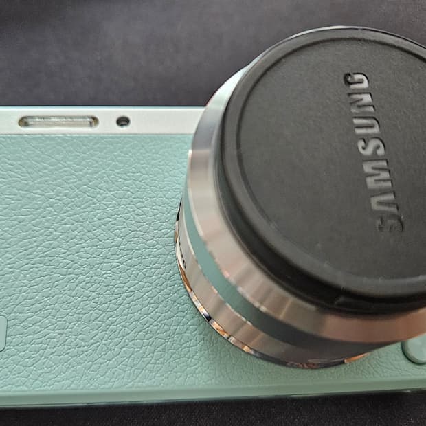 삼성 NX mini 미러리스 카메라 9-27mm 민트색 팝니다