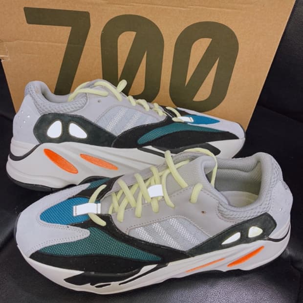 Yeezy 이지 부스트 700 OG 웨이브러너 Sample