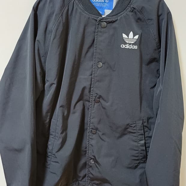 아디다스 엠브로이더드 코치 자켓