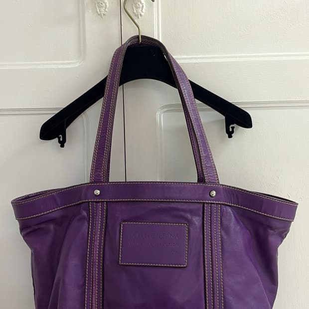 돌체앤가바나 보라색 가죽 토트백 정품