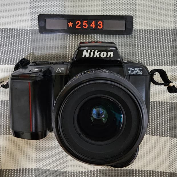 니콘 F-601 데이터백 필름카메라 35-80 줌렌즈