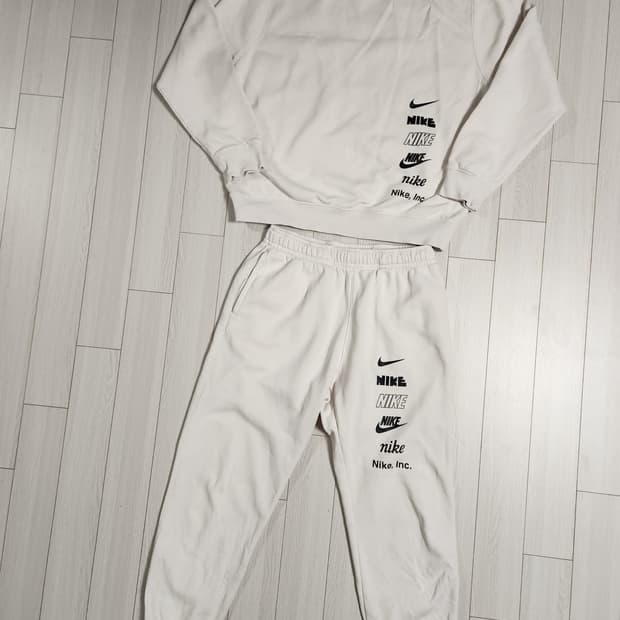 나이키 클럽 플리스 트레이닝복 상하의 세트 사이즈100 L(기모)

나이