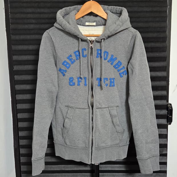 [아베크롬비 앤 피치] 머슬 핏 아플리케 후드집업 | 00125