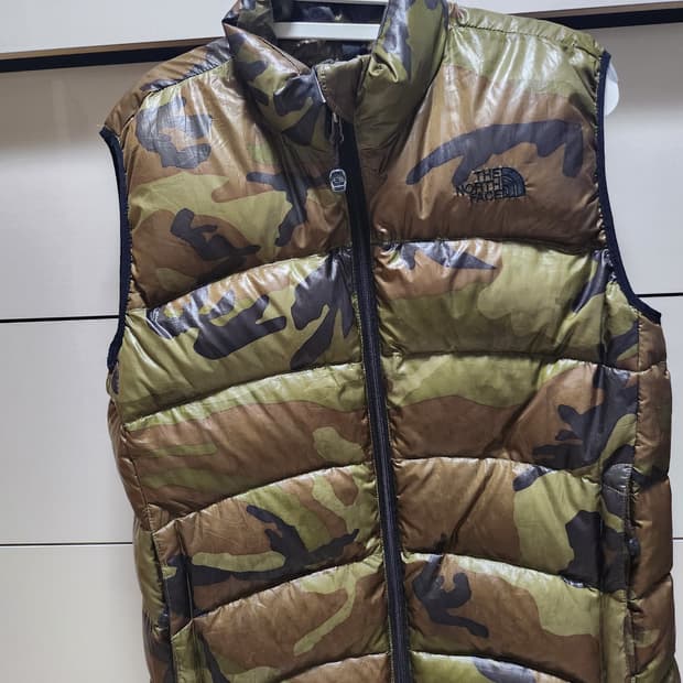 노스페이스 패딩 조끼 카모