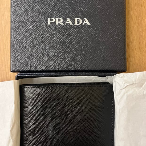 프라다 사피아노 블랙 반지갑 새상품