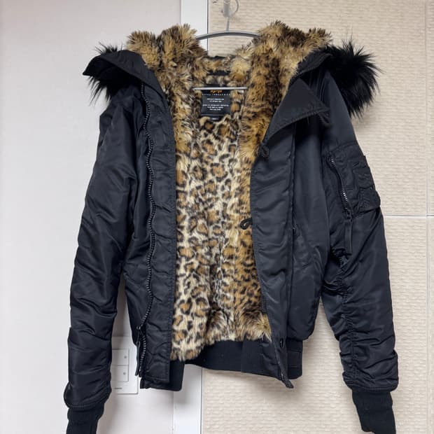 스투시 x 알파 인더스트리 N-2B 숏 웨이스트 파카 블랙