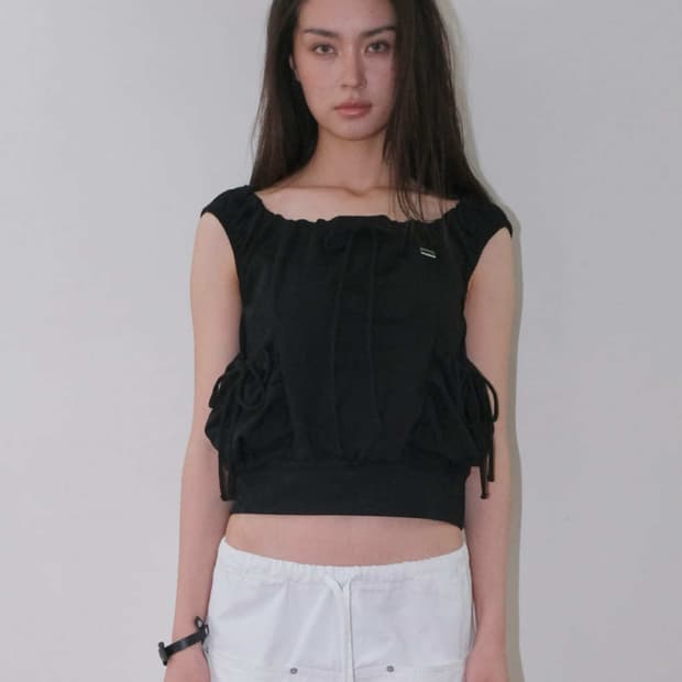 오디너리홀리데이 SHIRRING NECK HOODIE [BLACK]