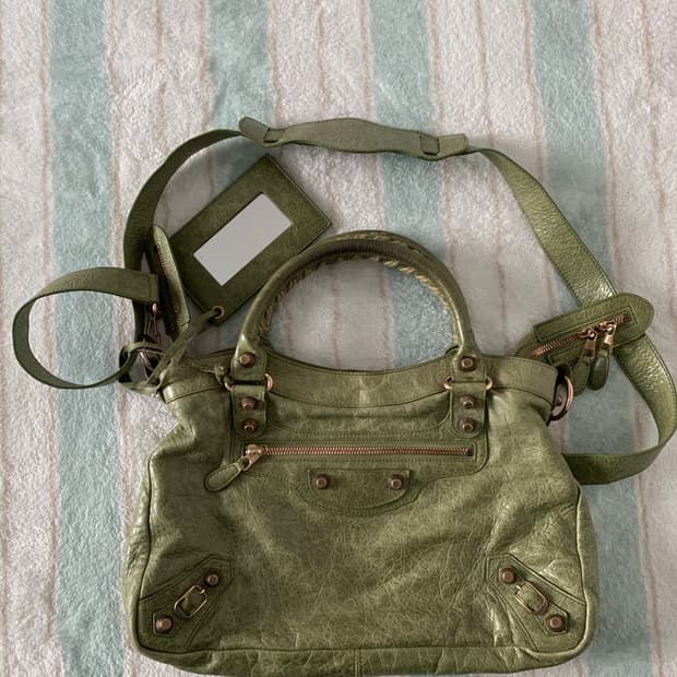 발렌시아가 시티백 모터백 올리브 컬러 정품