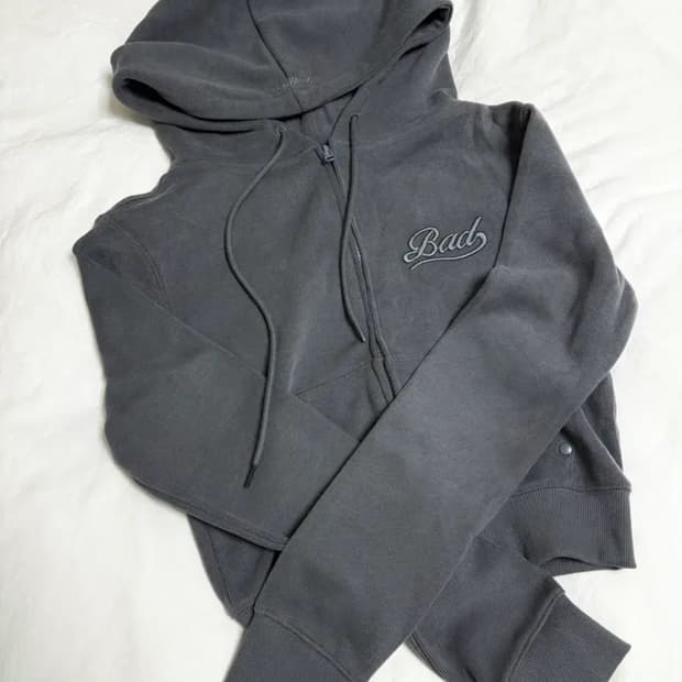 배드블러드 비욘드 소프트 후드집업 - 차콜