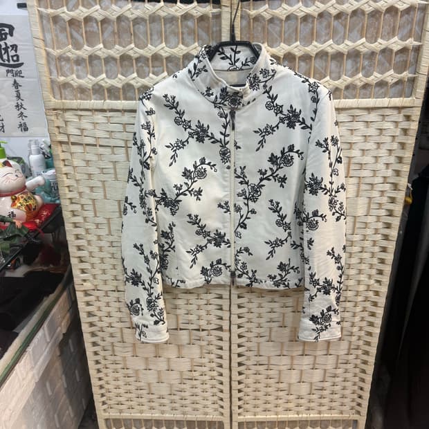 42/55 정품 조르지오 아르마니 자수플라워 가죽자켓 팝니다