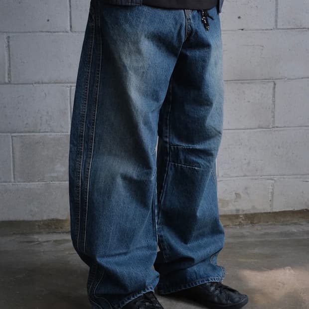 다이브인 커브드 데님 팬츠