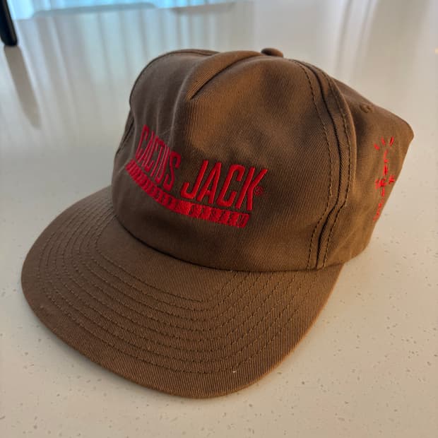 캑터스잭 트래비스스캇 스냅백