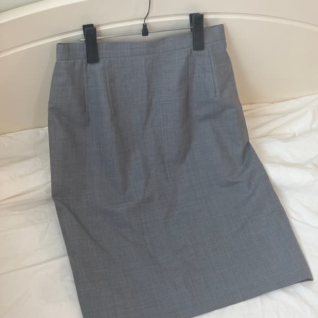 얇은 울 미디스커트