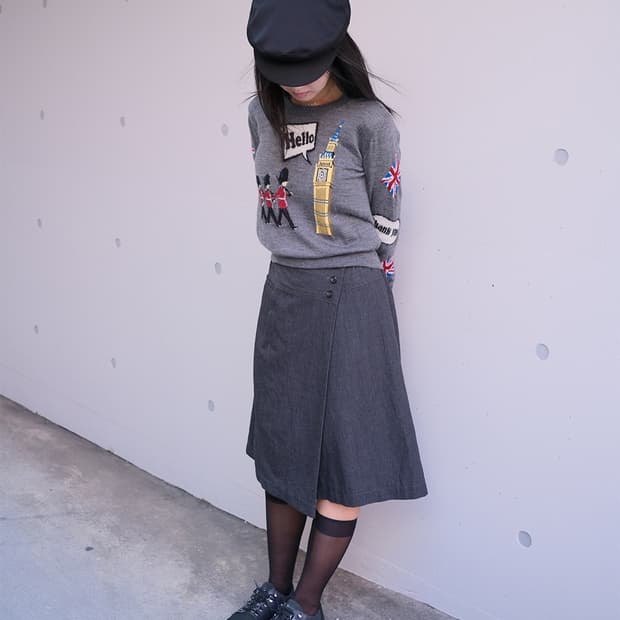 UK back button knit top