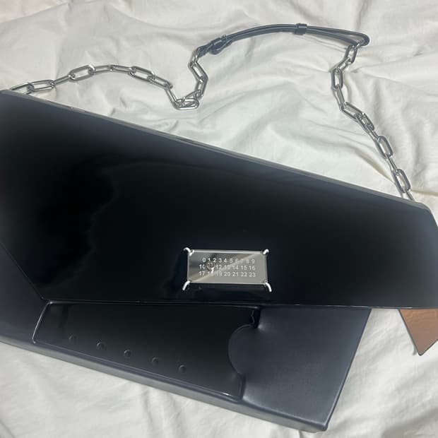 마르지엘라 스내치드백 라지