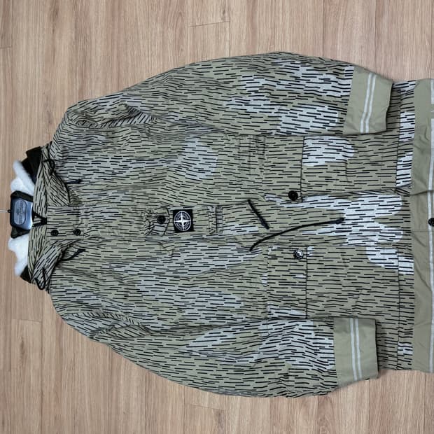 스톤아일랜드 레인카모 파카