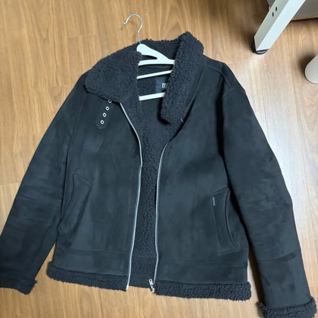 어반스터프 무스탕