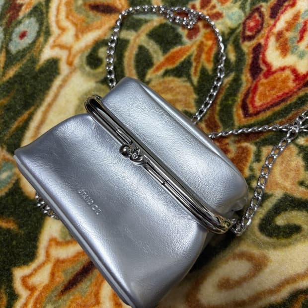 스탠드오일 실버 히포백 미니크로스백