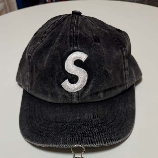 슈프림 20ss 피그먼트 s로고 볼캡 모자 미친 가격에 판매합니다!