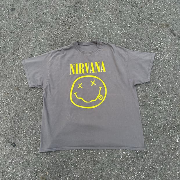 [너바나] •Nirvana Smiley Face T-Shirt