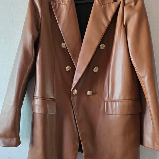 자라 페이크 레더 블레이져