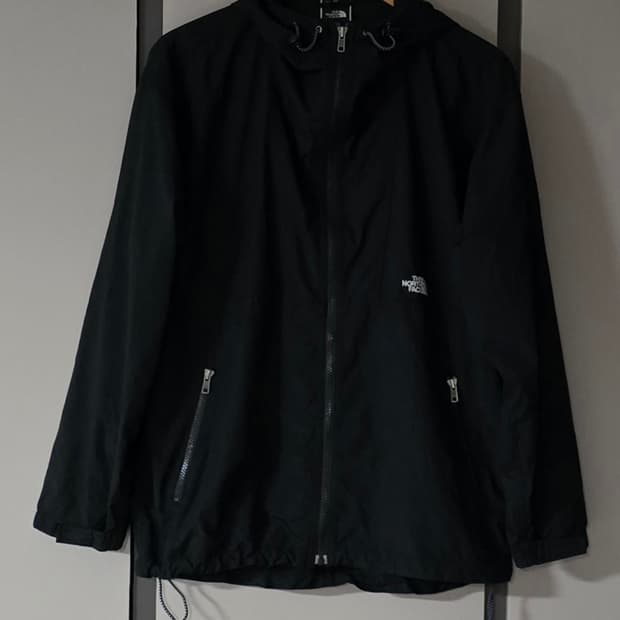 노스페이스 남성 봄가을 후드바람막이.
싸이즈 95