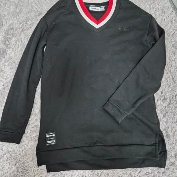 리복 브이넥티셔츠