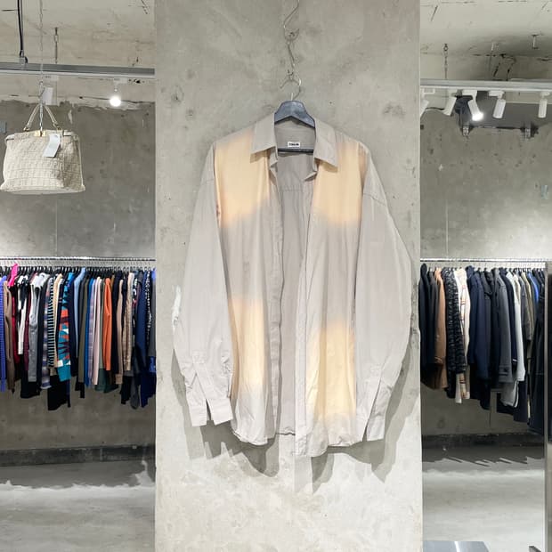 더 일마 라이트 카키 그라디언트 워싱 논 버튼 오버 셔츠