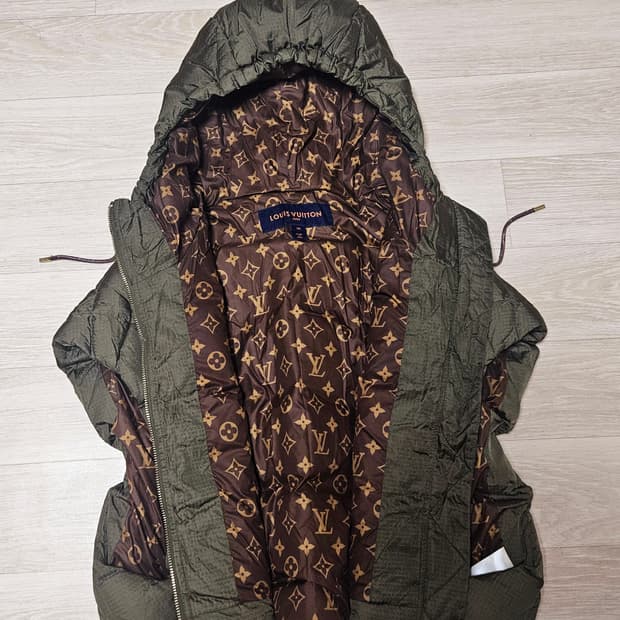 루이비통 다운 패딩 조끼66