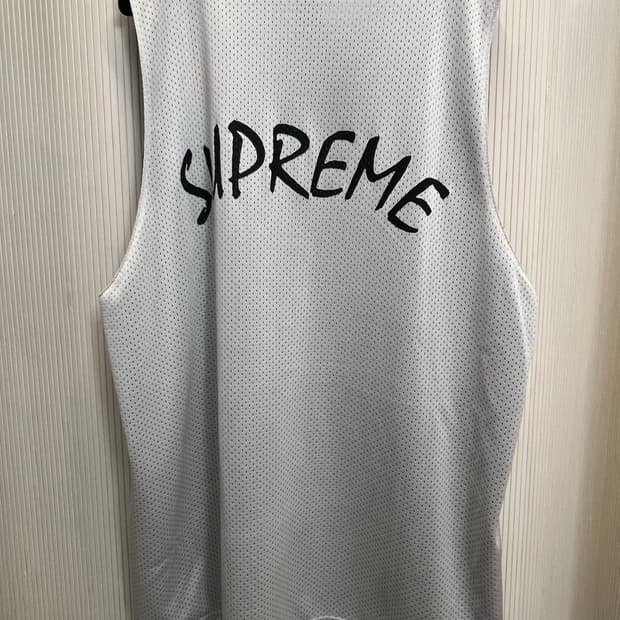 슈프림 그래픽 매쉬 민소매 셔츠