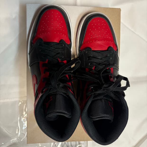 나이키 에어조던 1 미드 브레드