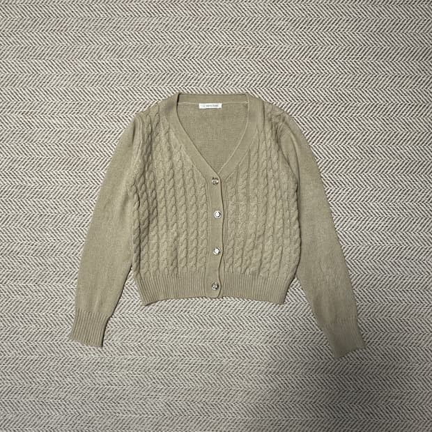 LOWRYS FARM woman cable knit cardigan