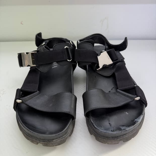 정품) 프라다 남셩 스트랩 샌들 7.5