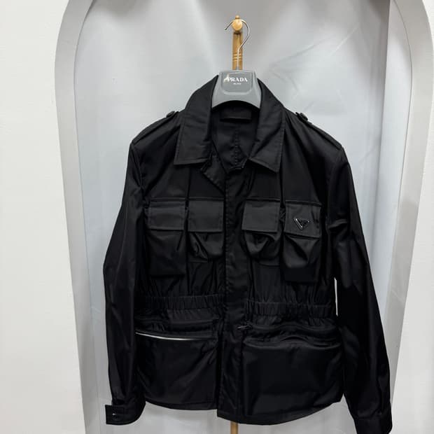새상품급 프라다 리나일론 포켓 사파리 자켓 48사이즈 